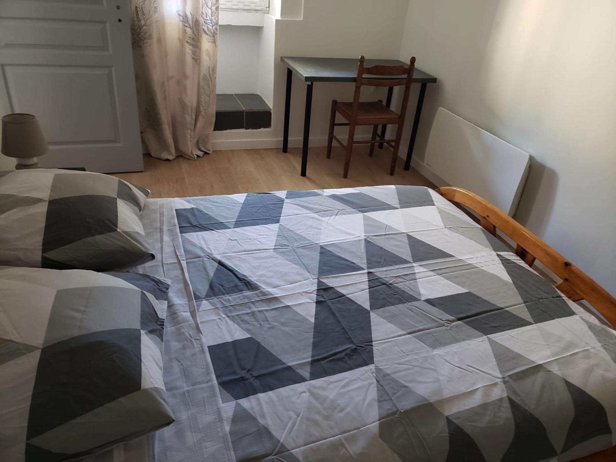 Chambres Meublees Et Spacieuses LʼIsle-Jourdain المظهر الخارجي الصورة